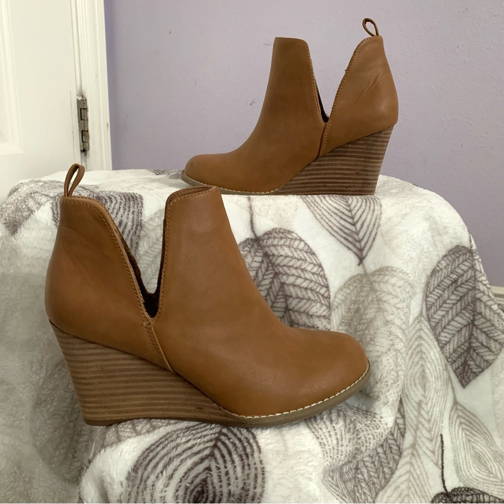 BROWN SHOE WEDGE BOOTIES